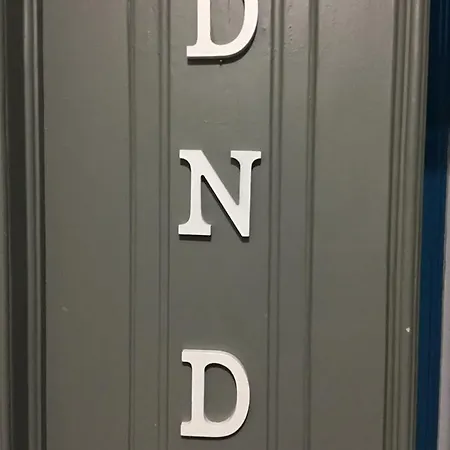 בית הארחה D N D *